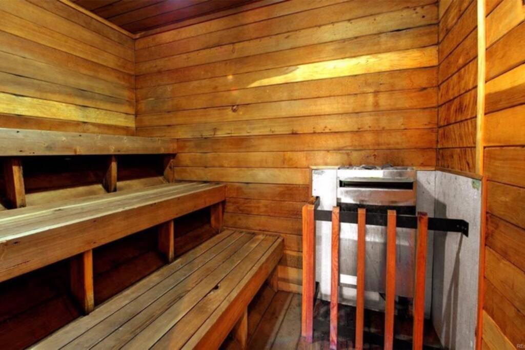 Hot Tub & Sauna Peak 8 เบรกเคนริดจ์ ภายนอก รูปภาพ