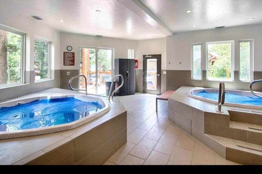 Hot Tub & Sauna Peak 8 เบรกเคนริดจ์ ภายนอก รูปภาพ